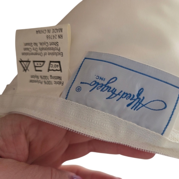 Vintage Alfred Angelo Classic Off the Shoulder Wedding Dress Size 4-6? - Picture 10 of 13